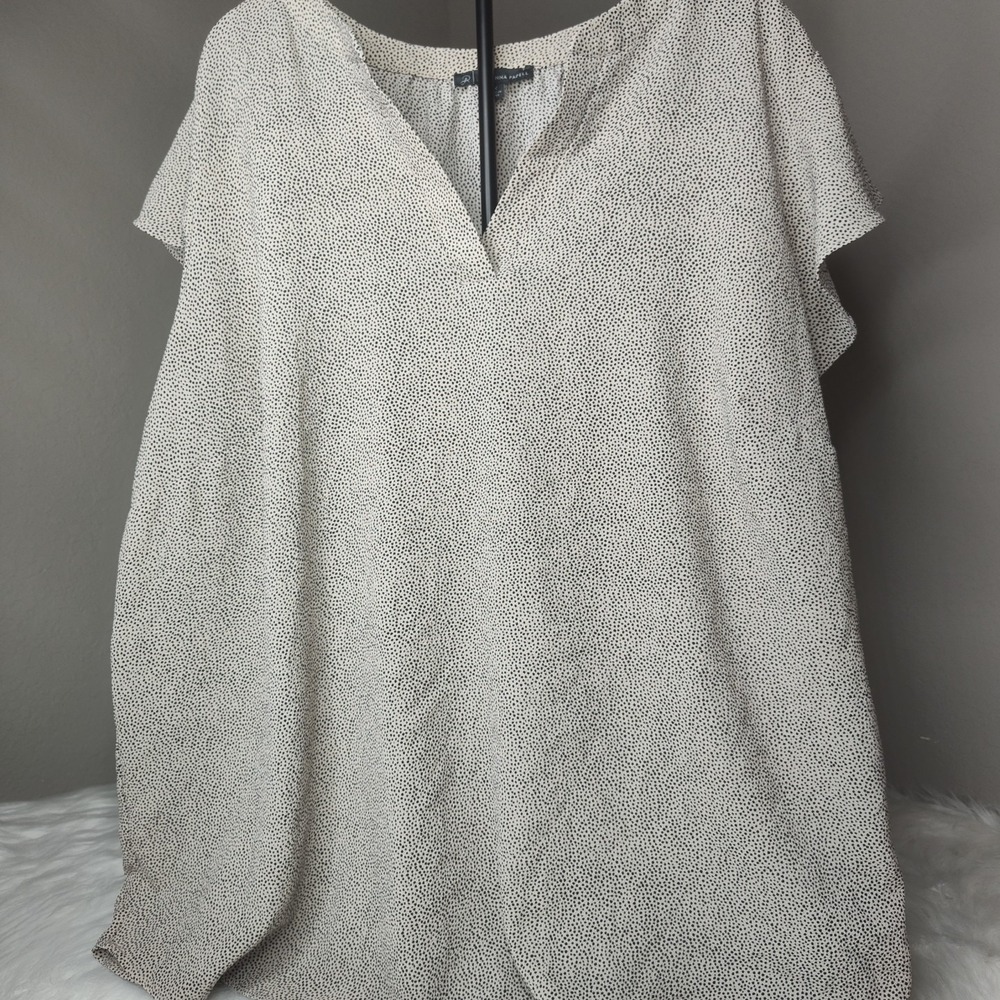 Adrianna Papell Blouse Womens 1X Cream Black Dot Flutter Sleeve Split V-Neck Top